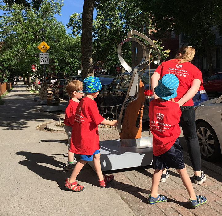enfants-repit-providence-rue-dezery-montreal-oeuvre-bouffee-art-2021